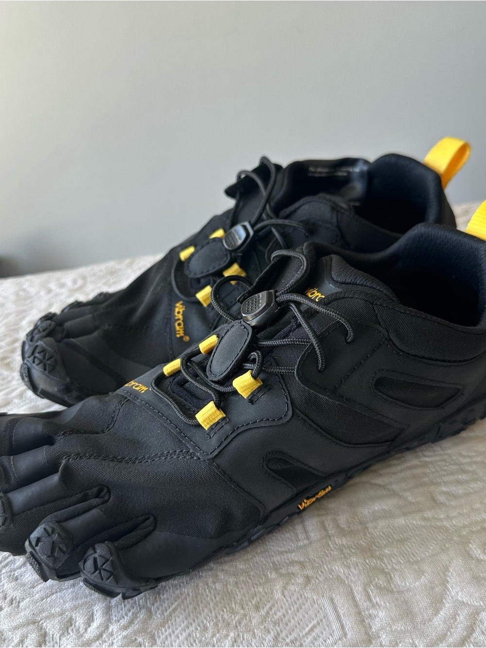 Vibram// Five fingers Women’s V Trail 2.0 Black Yellow Trail Shoes Size 7.5-8